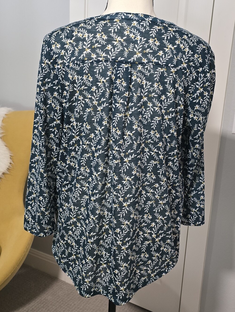 H&M Women’s Green Leaf-Print Henley Blouse, S - Picture 4 of 6